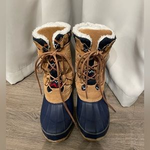 Good condition snow boots.